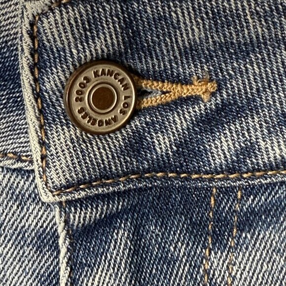 Maurices Womens Distressed Denim Shorts NWT Raw Hem Light Wash Mid-Rise Size 20 - Picture 5 of 9